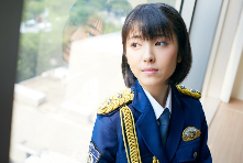 美波美翻!新特摄剧《一日偶像署长》滨边美波警服造型亮相(图5) 美波美翻!新特摄剧《一日偶像署长》滨边美波警服造型亮相(图5)