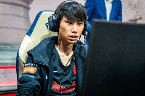 世界冠军跨界!Doinb转战《DOTA2》直呼“太上瘾了”(图2) 世界冠军跨界!Doinb转战《DOTA2》直呼“太上瘾了”(图2)