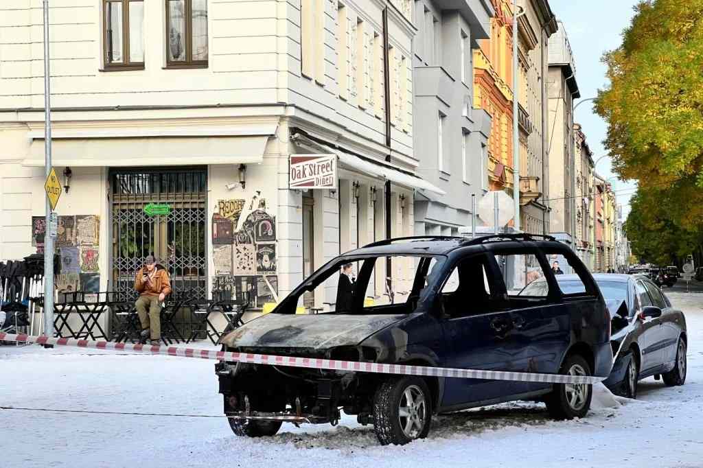 《生化危机》新电影片场照曝光:白雪皑皑的浣熊市?(图2) 《生化危机》新电影片场照曝光:白雪皑皑的浣熊市?(图2)