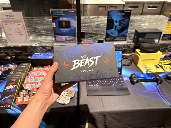 VITURE Beast首次亮相CES 全球最大视场角内置3DoF计算芯片(图1) VITURE Beast首次亮相CES 全球最大视场角内置3DoF计算芯片(图1)