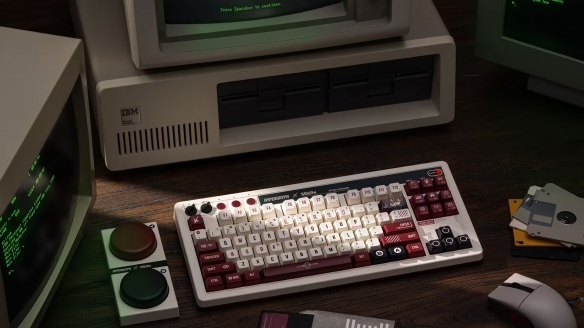 鹰角网络×八位堂Retro 87复古键盘新春周边套装发布(图3)