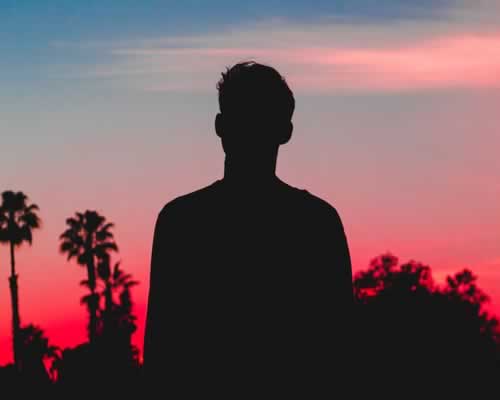 男友说他暂时不能给我承诺，我还要继续等他