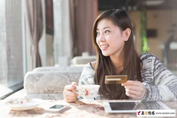 真正聪明的女人，有时候看起来很“笨”(图1)