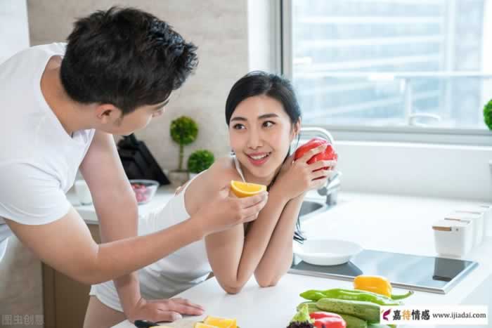 放不下你的男人，不一定频繁联系你，但是会有这3个表现(图6)