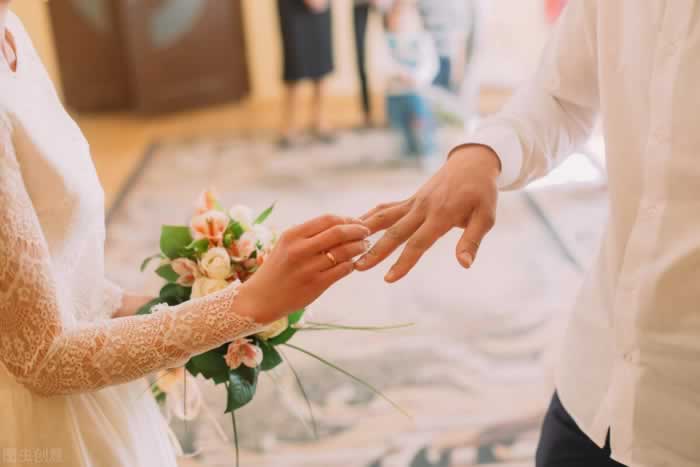 男人既然出轨背叛了,为何大部分都不愿意去离婚?(图2) 男人既然出轨背叛了,为何大部分都不愿意去离婚?(图2)