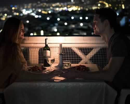 女人想你嘴上不说，会用这2个方法暗示你 - 恋知心殿堂