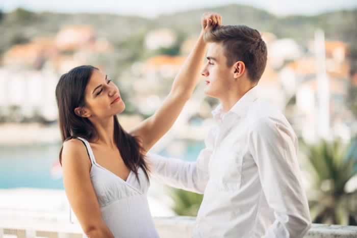 当你结婚十年以后，还能找到“爱”的感觉么？(图1)