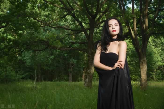 成年人的爱情剧本里没有标准答案，只有人性的潜规则(图1)