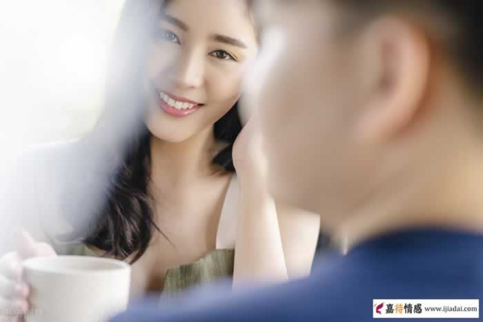 男人越爱一个女人，在这3件事上越会“闭嘴”(图2)