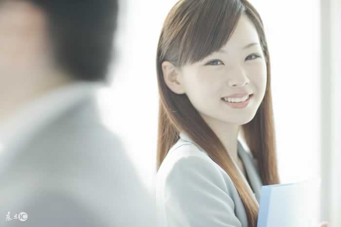 在恋爱中保姆型的人如何改变自己？(图1)
