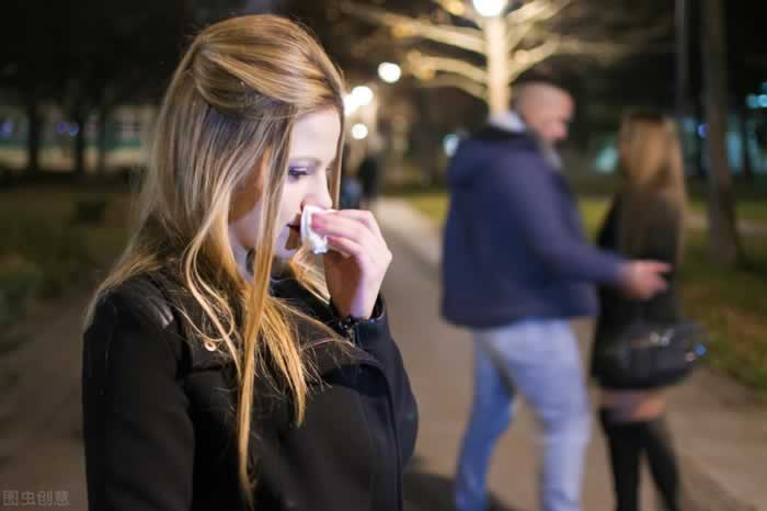 分手后前任有新欢怎么办？怎样挽回有新欢的前男友？(图1)