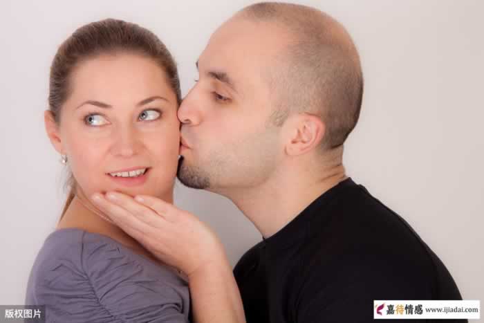 女同事吃了一半的食物给男同事吃，如此暧昧行为正常吗？(图4)