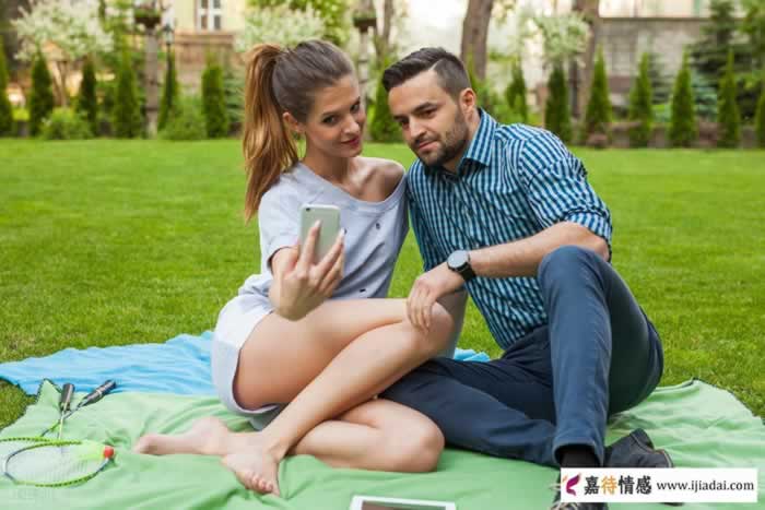 当中年女人放不下你时不一定会联系你，但会不自觉地有这4个表现(图2)