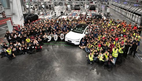 特斯拉全球第900万辆电动车在上海工厂下线! 特斯拉全球第900万辆电动车在上海工厂下线!