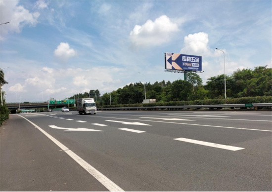 中国品牌门窗网(图2) 库勒五金高炮广告横扫高速公路,强化品牌安全耐用新形象