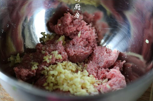 红椒酿牛肉(红椒 里面塞牛肉)