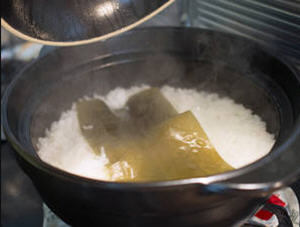 日本土锅煮白饭 日本土锅煮白饭