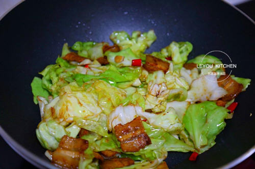 圆白菜炒五花肉 圆白菜炒五花肉