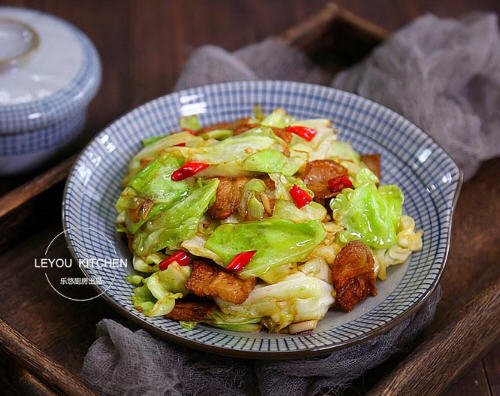 圆白菜炒五花肉 圆白菜炒五花肉