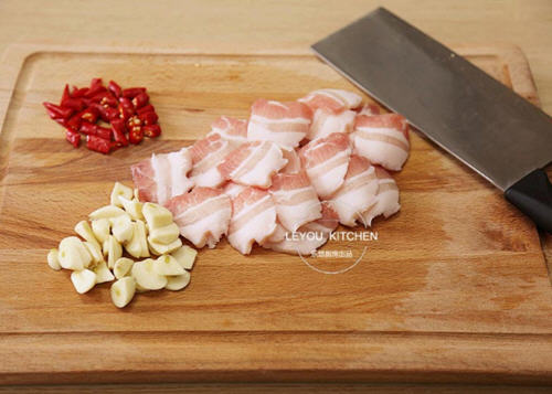 圆白菜炒五花肉 圆白菜炒五花肉