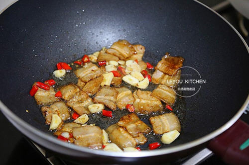 圆白菜炒五花肉 圆白菜炒五花肉