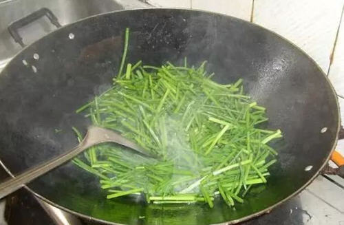韭菜炒鸡蛋含不腥的技巧 韭菜炒鸡蛋含不腥的技巧