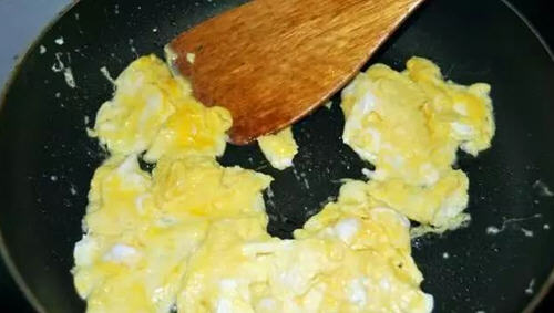 韭菜炒鸡蛋含不腥的技巧 韭菜炒鸡蛋含不腥的技巧