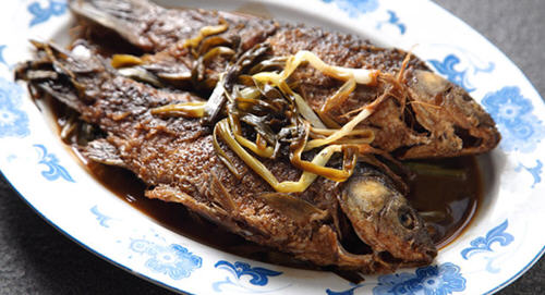 正宗葱烧鲫鱼 正宗葱烧鲫鱼