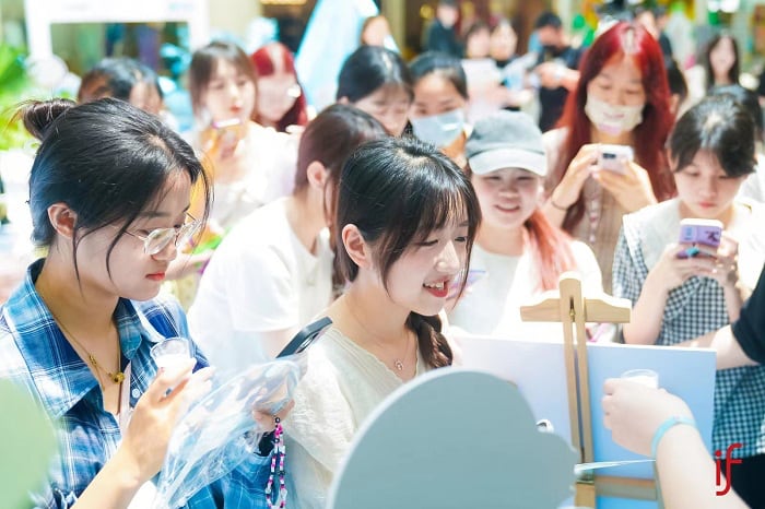 城市中的海滩派对,溢福IF携手赵露思带来夏日清凉 城市中的海滩派对,溢福IF携手赵露思带来夏日清凉