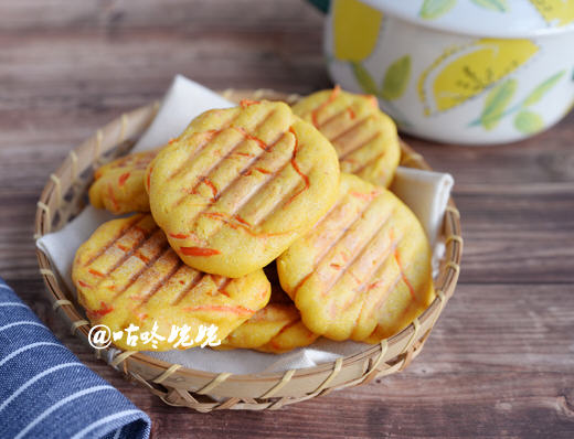 胡萝卜玉米面饼子的做法_图解