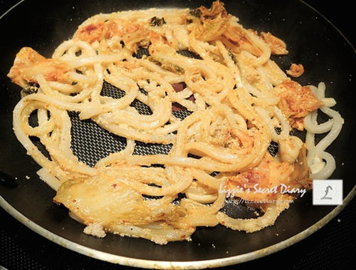 泡菜明太子炒乌龙面