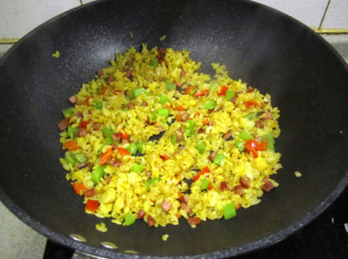 牛肉香肠蛋黄炒饭
