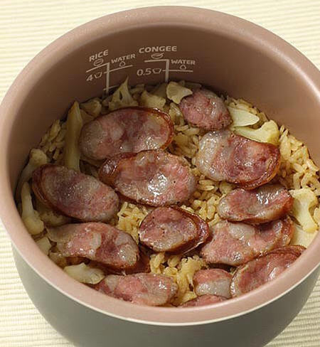 电饭锅煮腊肠花椰菜炊饭 电饭锅煮腊肠花椰菜炊饭