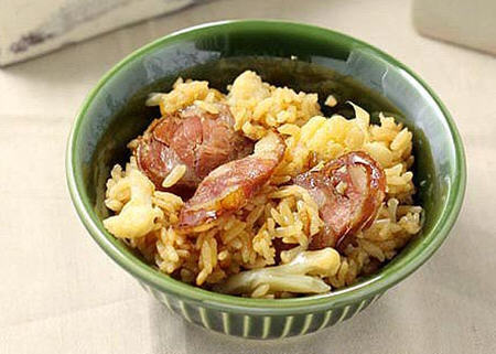 电饭锅煮腊肠花椰菜炊饭 电饭锅煮腊肠花椰菜炊饭