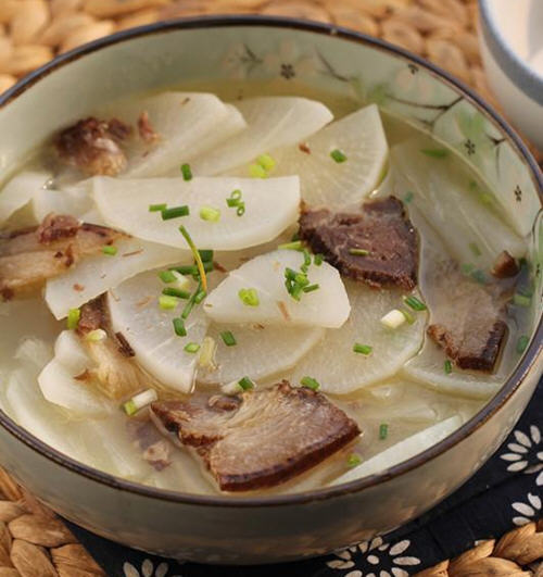 腊肉清炖白萝卜1 腊肉清炖白萝卜1