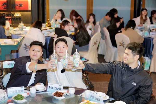 益禾堂请吃席出圈,密子君、全炫丸……吃辣星人都来了! 益禾堂请吃席出圈,密子君、全炫丸……吃辣星人都来了!
