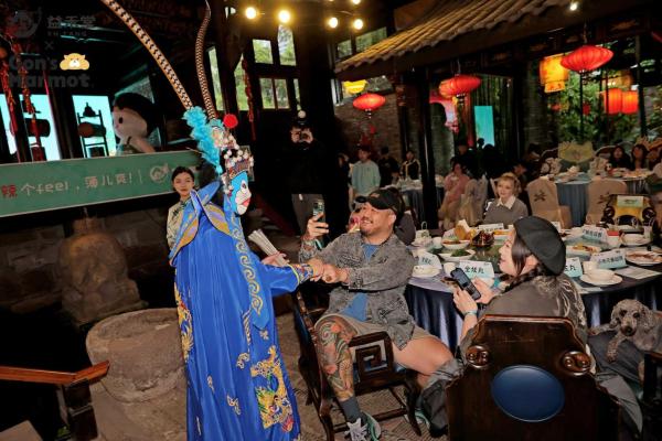 益禾堂请吃席出圈,密子君、全炫丸……吃辣星人都来了! 益禾堂请吃席出圈,密子君、全炫丸……吃辣星人都来了!
