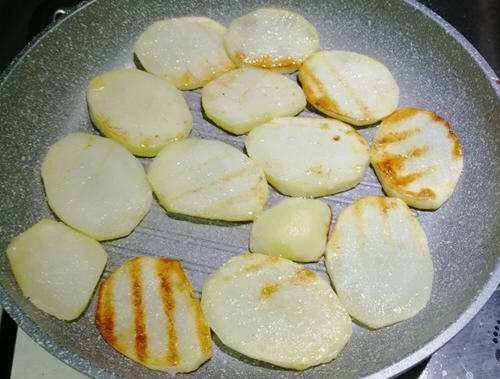 微波炉煎马铃薯片2 微波炉煎马铃薯片2