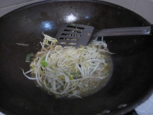 家常醋溜绿豆芽