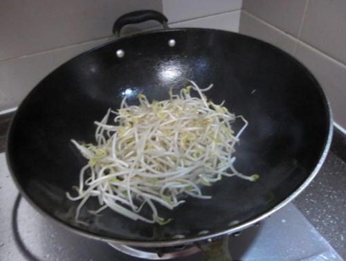 家常醋溜绿豆芽