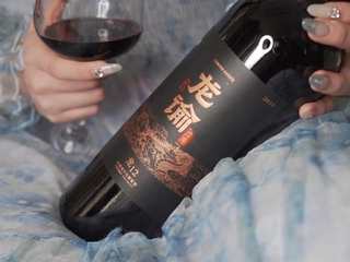 送礼选什么高端酒品呢，且看龙谕与国窖的搭配