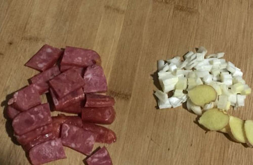 黄心菜炒香肠