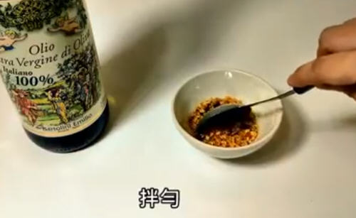 最简单的白切鸡怎么做 最简单的白切鸡怎么做