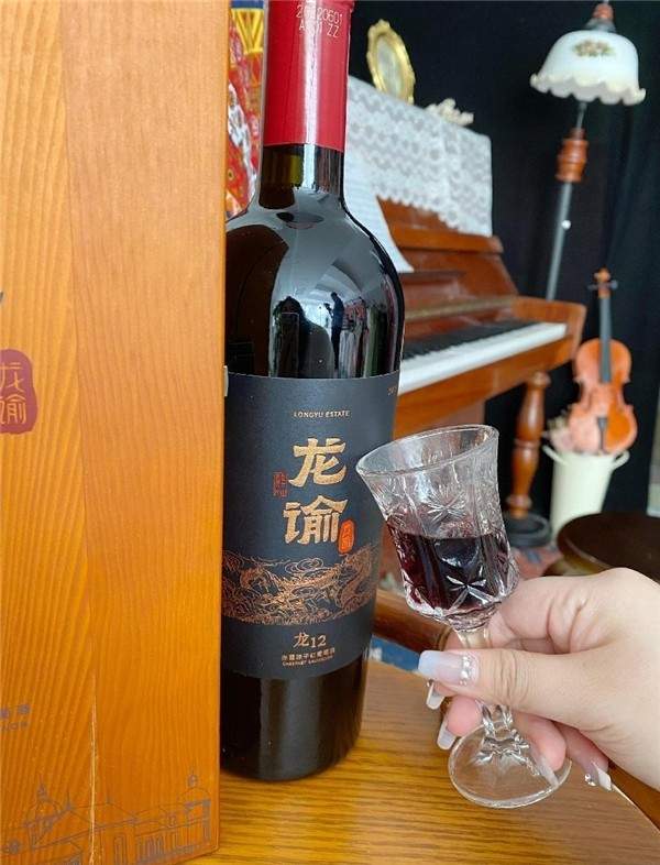 茅台如何搭配送礼？龙谕红酒当选第一