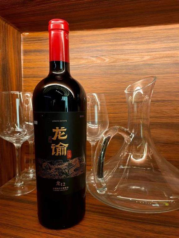 你还在傻傻喝白酒？高端红酒快码住