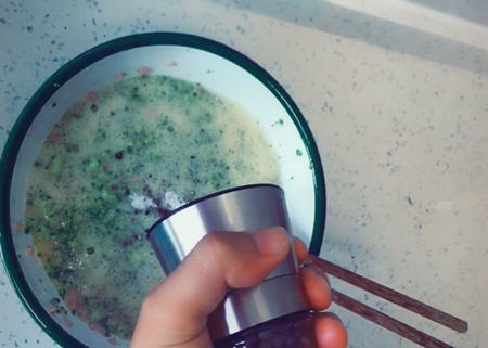 不加面粉的鸡蛋饼的做法3 不加面粉的鸡蛋饼的做法3