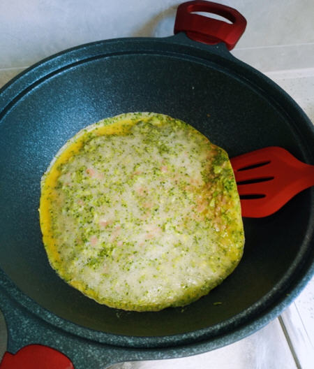 不加面粉的鸡蛋饼的做法1 不加面粉的鸡蛋饼的做法1