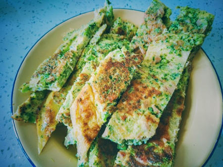 不加面粉的鸡蛋饼的做法7 不加面粉的鸡蛋饼的做法7