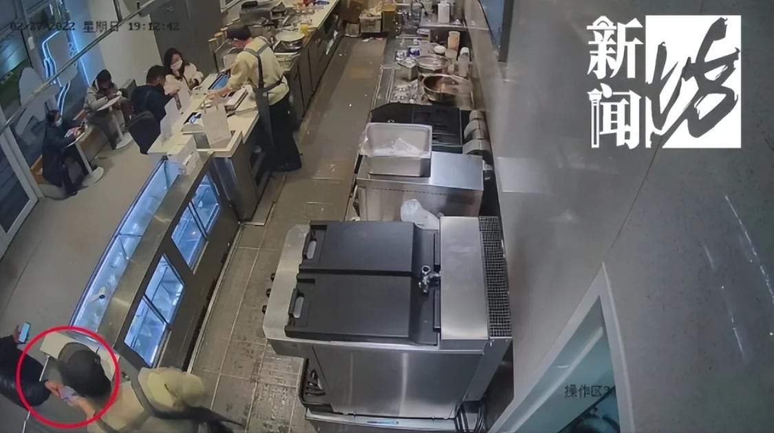 顺丰骑手与喜茶店长利用配送系统漏洞勾结套取13万余元，上海警方抓获8名顺丰骑手