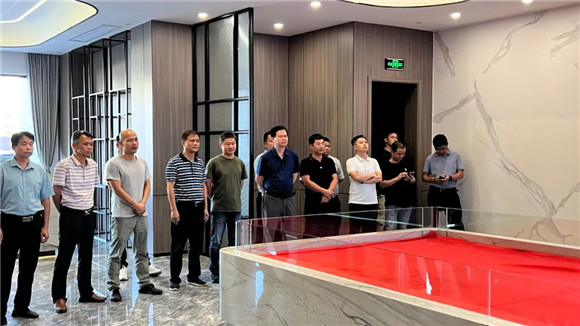 岑溪市政协主席韦学文一行莅临南部(岑溪)石材循环生态产业园调研 岑溪市政协主席韦学文一行莅临南部(岑溪)石材循环生态产业园调研